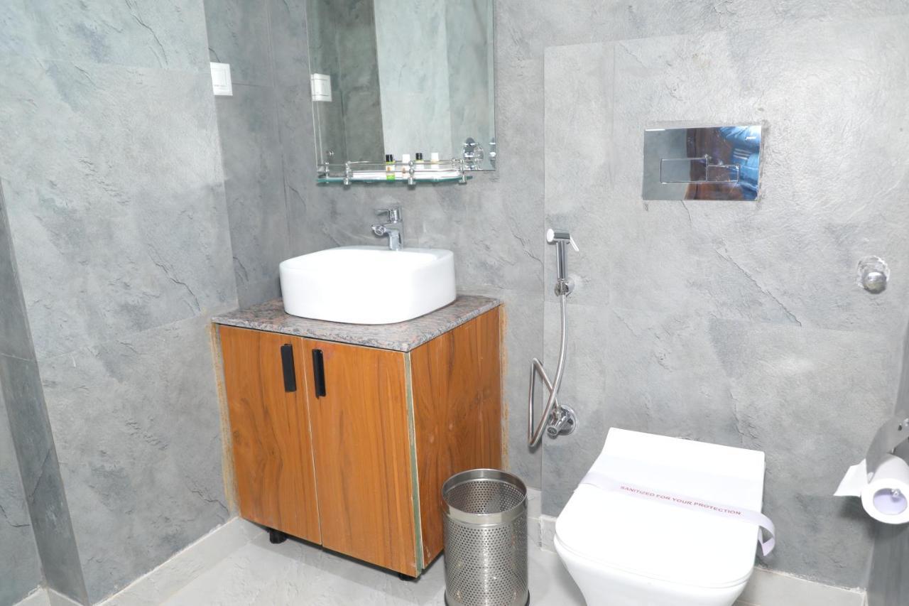 Sarla Hotel Inn Noida Exterior photo
