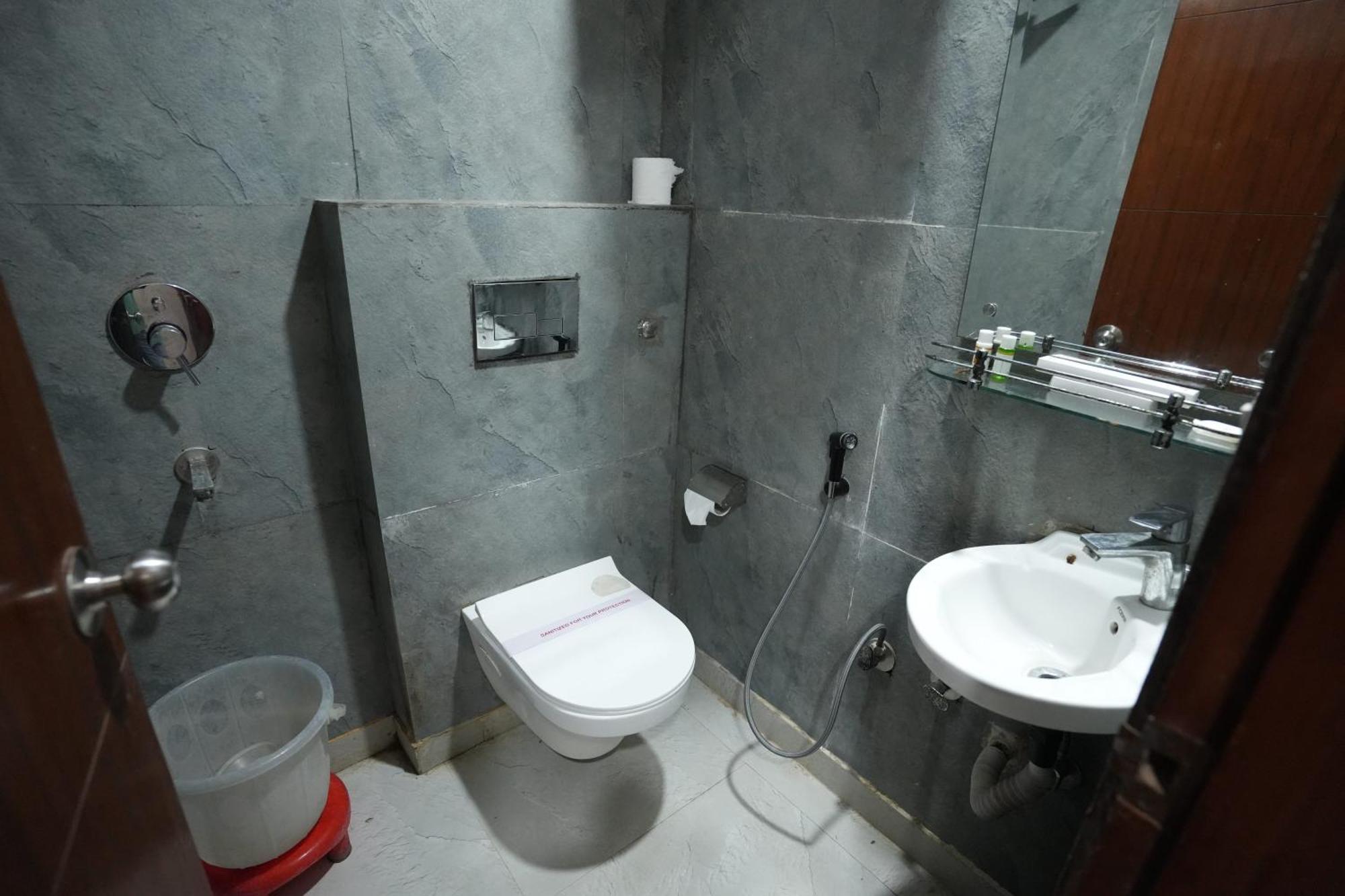 Sarla Hotel Inn Noida Exterior photo