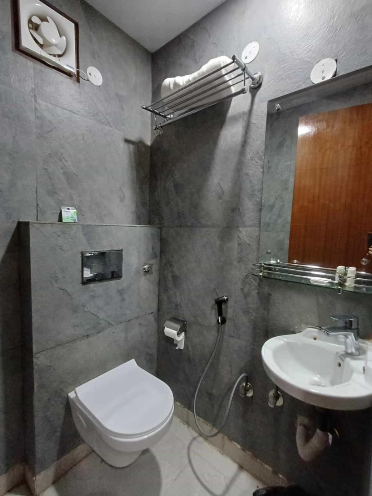 Sarla Hotel Inn Noida Exterior photo
